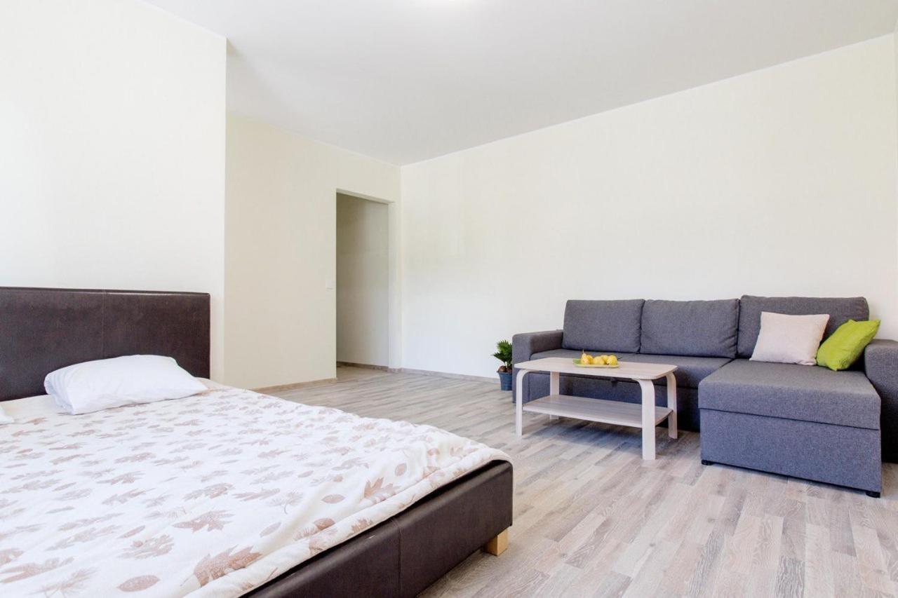 Sunny Apartment Near Bus Station Tallinn Buitenkant foto