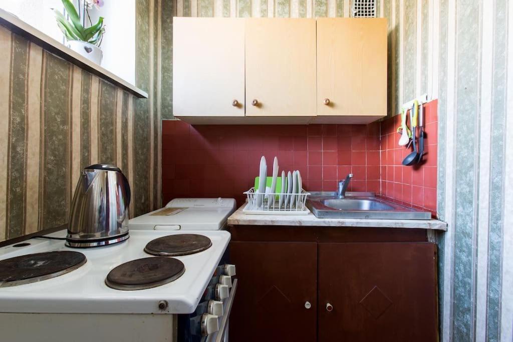 Sunny Apartment Near Bus Station Tallinn Buitenkant foto
